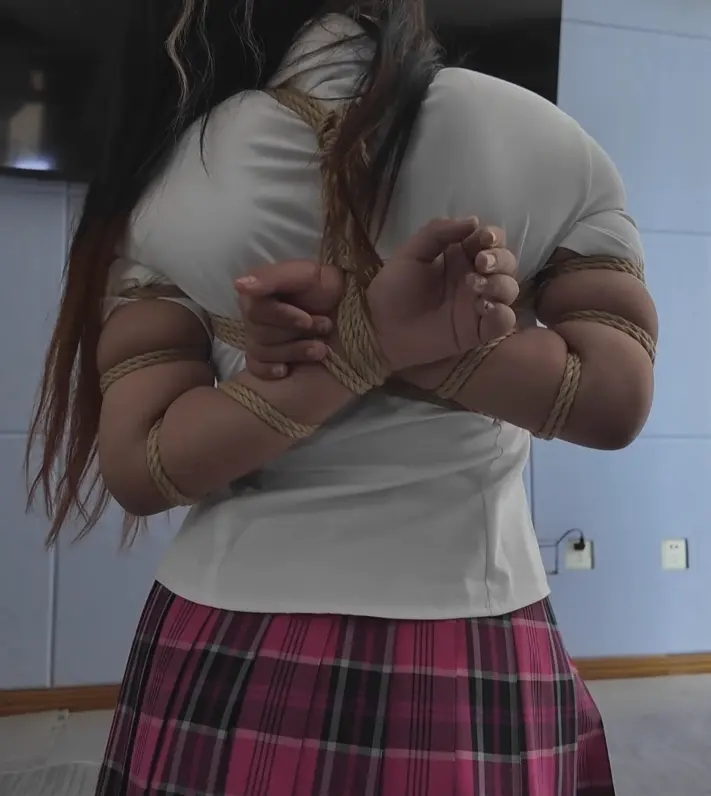 女m宛然绳艺捆绑访谈聊天