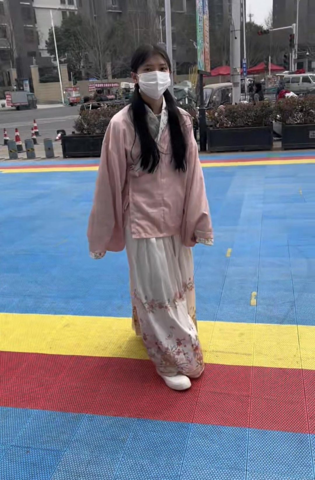18岁女高铁铆钉死镣-焊接-烧红-砸死脚 镣两天禁锢（下）