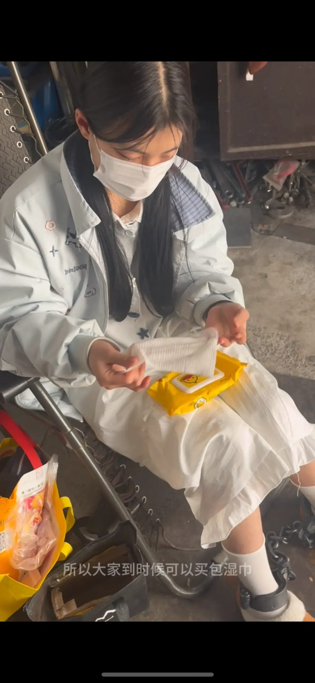 18岁女高铁铆钉死镣-焊接-烧红-砸死脚镣两天禁锢（上）