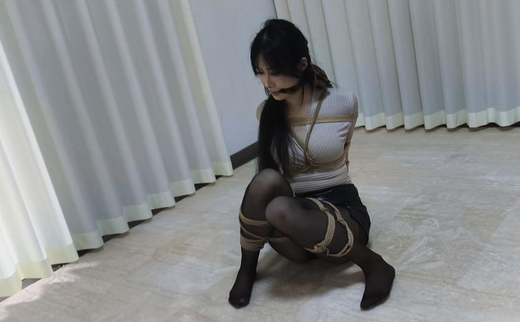 【禾一原创】（私人订制)《奈奈强制紧缚体验》非常小妈欲的一个小美 最后有采访