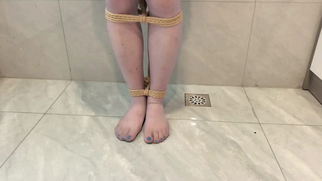 【爱绳绳艺】风韵犹存的伪娘紧缚放置，包含元素：捆绑放置，灌肠，失禁，口水地狱