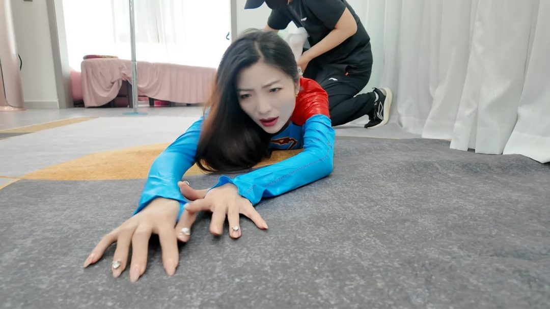女超人遇难记之佳佳