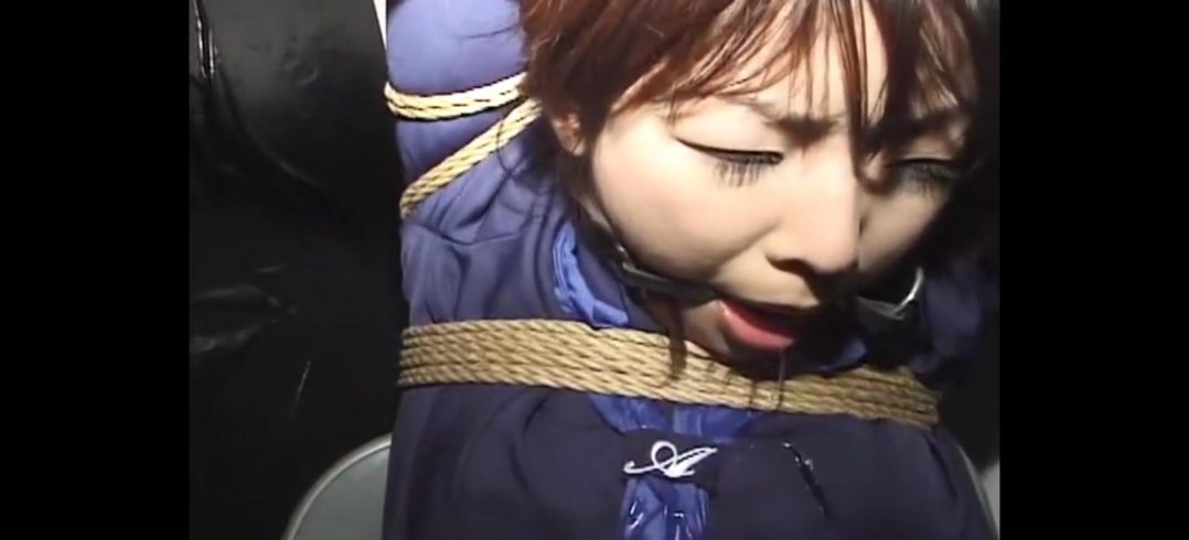 被捆绑折磨的女学生 被捆绑折磨的女学生