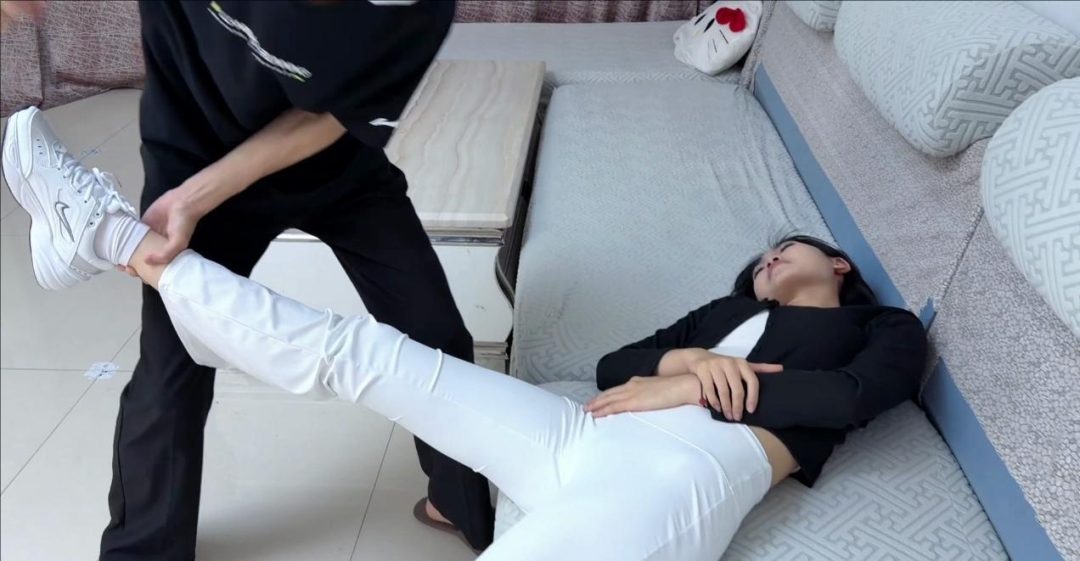 【阴暗巷道】雯雯 拖行➕人类形态和超人形态鞭腿被殴打