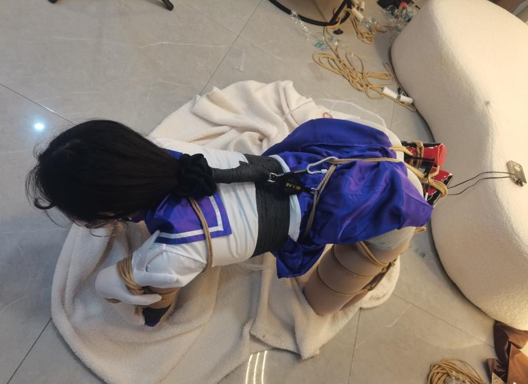 文慧人形犬，水冰月美少女服装的虐恋虐缚
