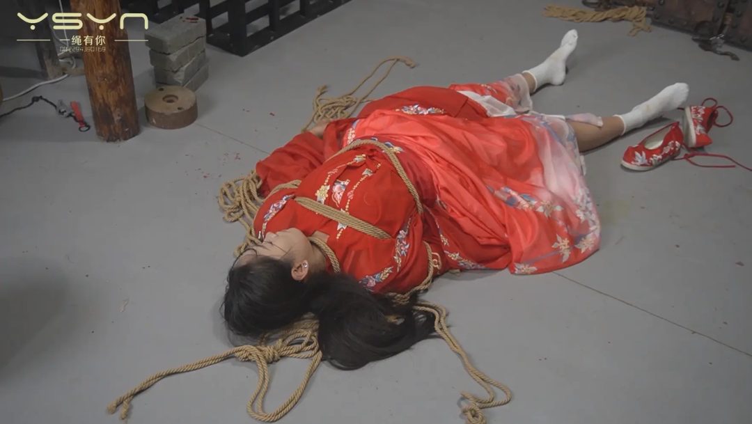 【红颜蒙冤】清末民妇雨儿被诬陷通奸谋害亲夫打板子双手吊起骑木马屈打成招后绞之刑