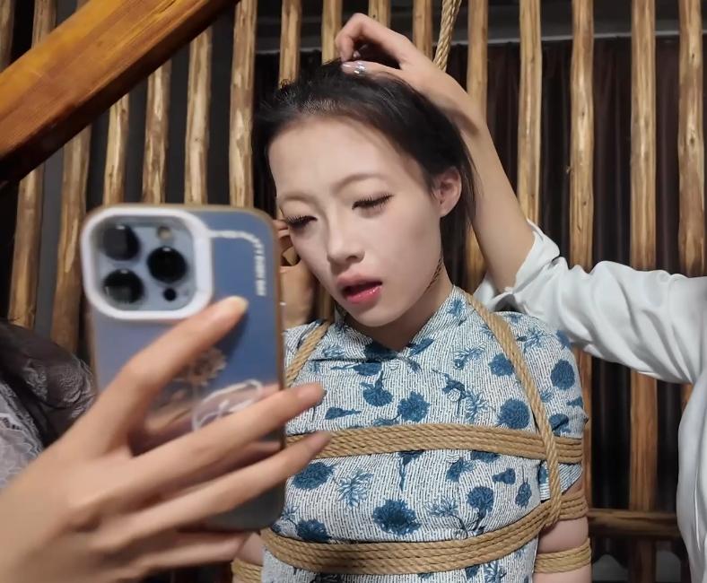 空虚大公子 被捆绑的空姐续