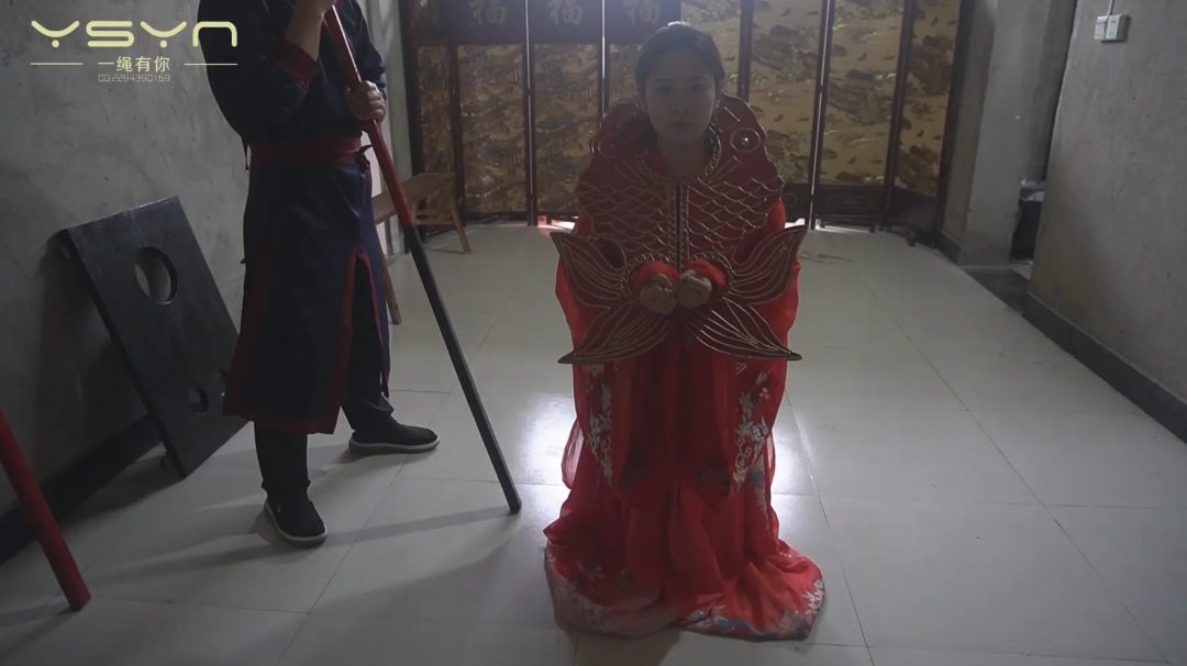 【红颜蒙冤】清末民妇雨儿被诬陷通奸谋害亲夫打板子双手吊起骑木马屈打成招后绞之刑