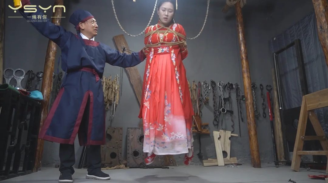 【红颜蒙冤】清末民妇雨儿被诬陷通奸谋害亲夫打板子双手吊起骑木马屈打成招后绞之刑