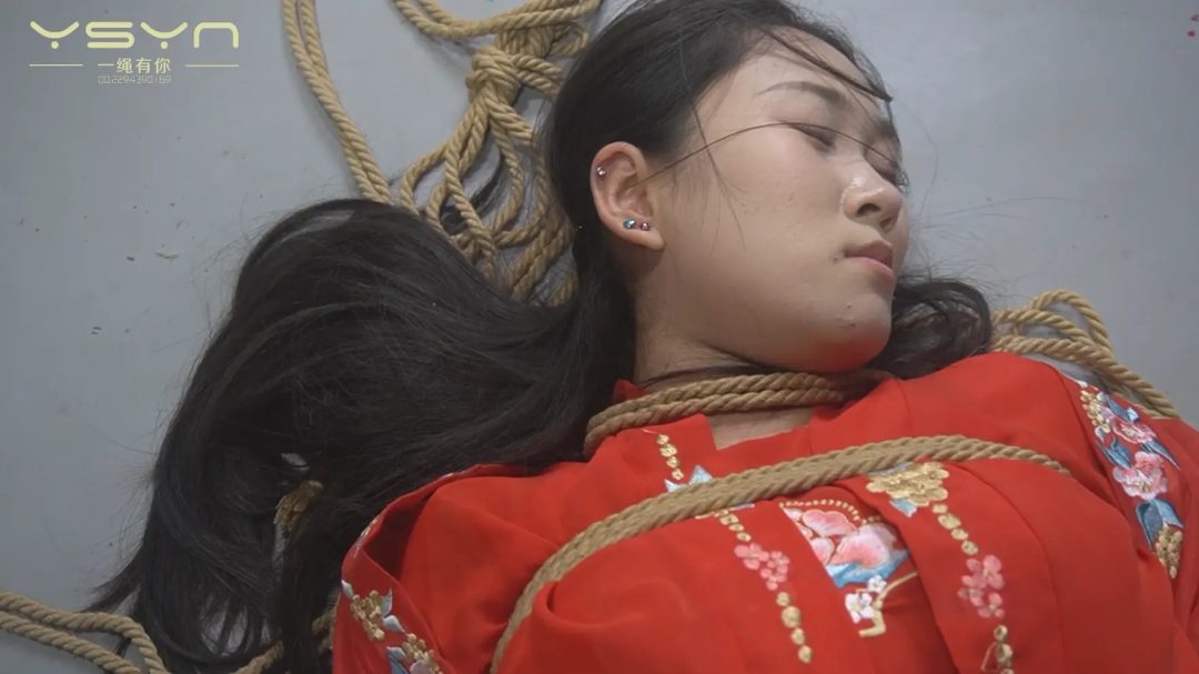 【红颜蒙冤】清末民妇雨儿被诬陷通奸谋害亲夫打板子双手吊起骑木马屈打成招后绞之刑