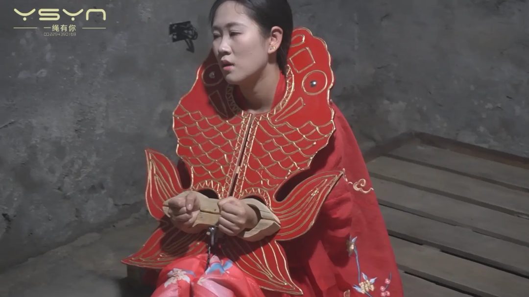 【红颜蒙冤】清末民妇雨儿被诬陷通奸谋害亲夫打板子双手吊起骑木马屈打成招后绞之刑