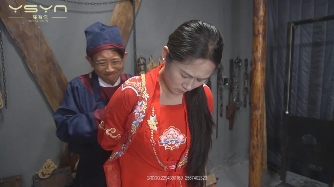 【红颜蒙冤】清末民妇雨儿被诬陷通奸谋害亲夫打板子双手吊起骑木马屈打成招后绞之刑