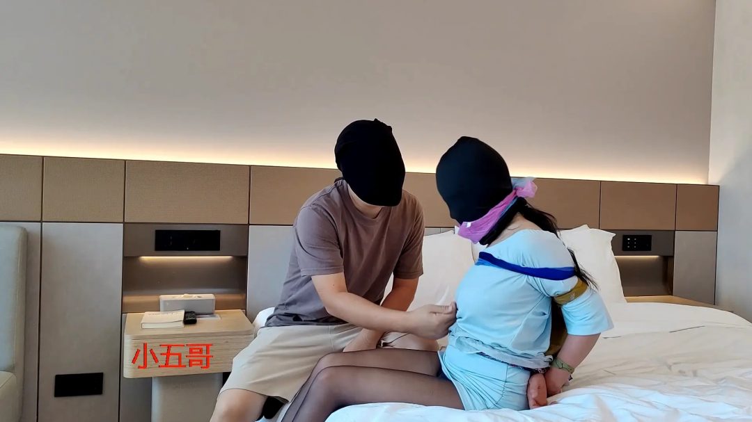 小五哥原创 与女绳师的一次丝巾捆绑交流
