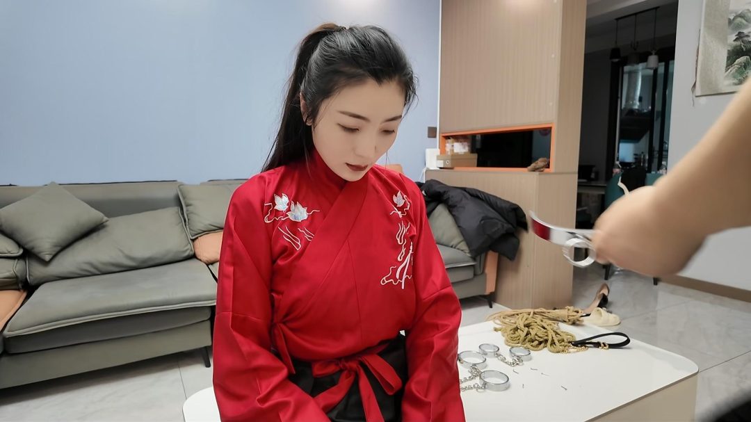 绳戏 佳佳古装关笼子1