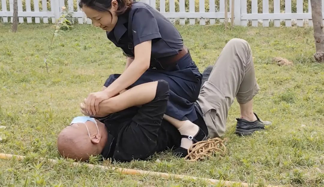 静雅 美女小丽审问处决