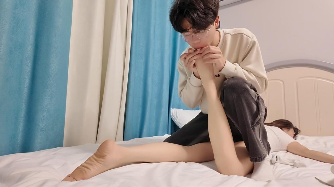 尾随佳佳之白袜运动鞋