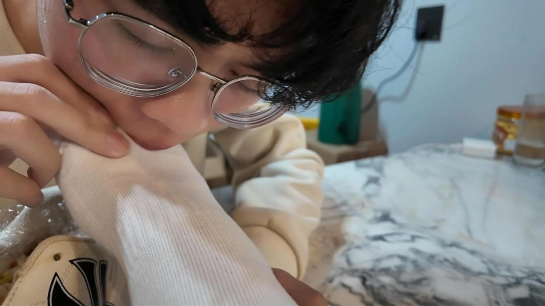 尾随佳佳之白袜运动鞋