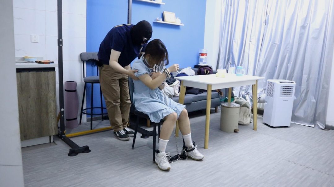 趾间艺束工作室 婉婉 渣男前任被捕 审讯审判处决 挠脚挠全身TK 手铐脚铐脚镣 超怕痒的眼镜娘