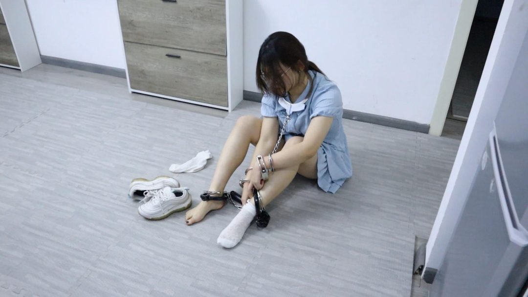 趾间艺束工作室 婉婉 渣男前任被捕 审讯审判处决 挠脚挠全身TK 手铐脚铐脚镣 超怕痒的眼镜娘