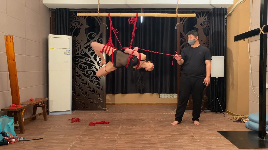 曼曼吊缚