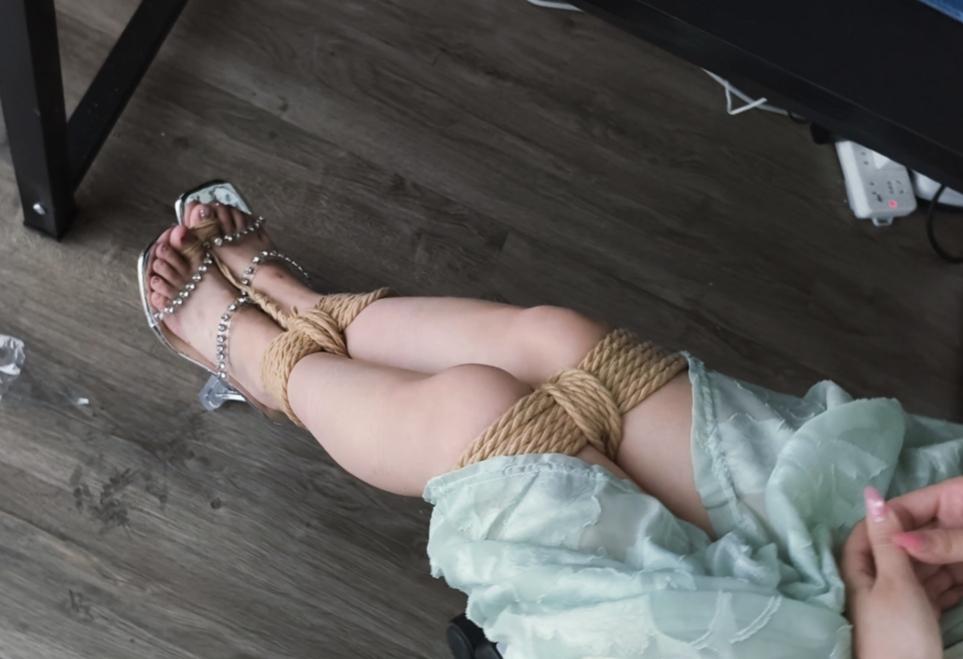 【禾一原创】（私人订制）《赏金任务1》极品女大演绎放置脱缚 自缚拍照 呻吟声依旧动
