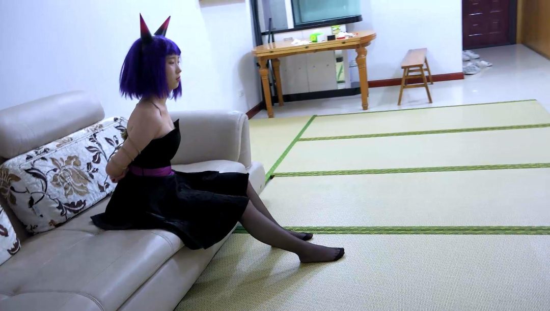 定拍枝枝 COS挣扎逃脱