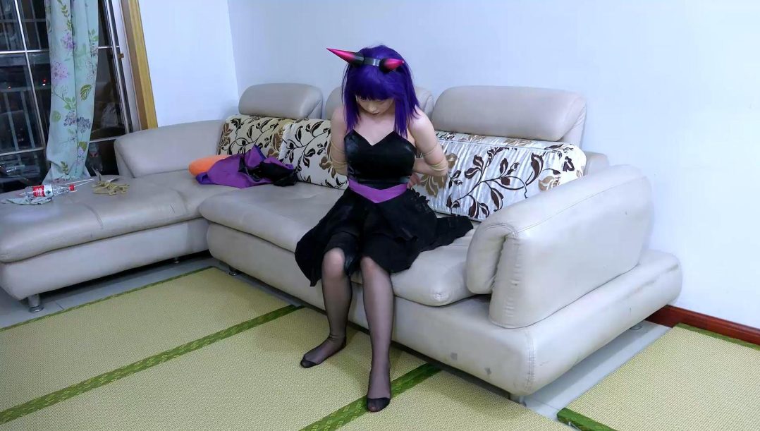 定拍枝枝 COS挣扎逃脱