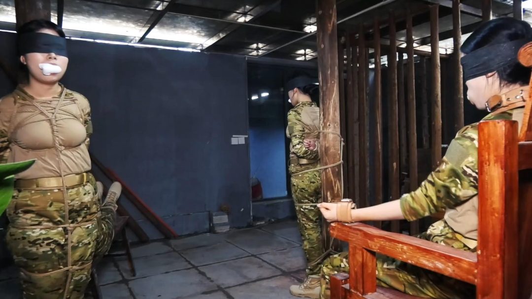 【大制作电影级】定拍转公映《特战忠魂》上集 女特战队员执行任务不慎掉入陷阱被敌人抓到基地折磨