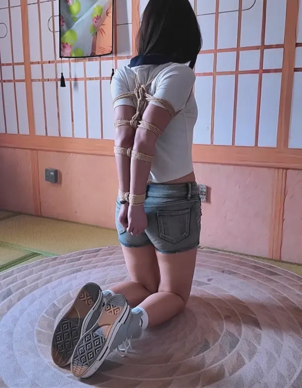 《一绳所爱绳艺教学系列之欧式直臂》模特陈惜