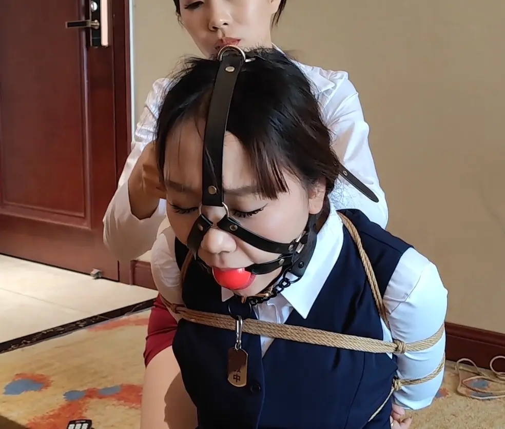随心原创 女老板与秘书的游戏