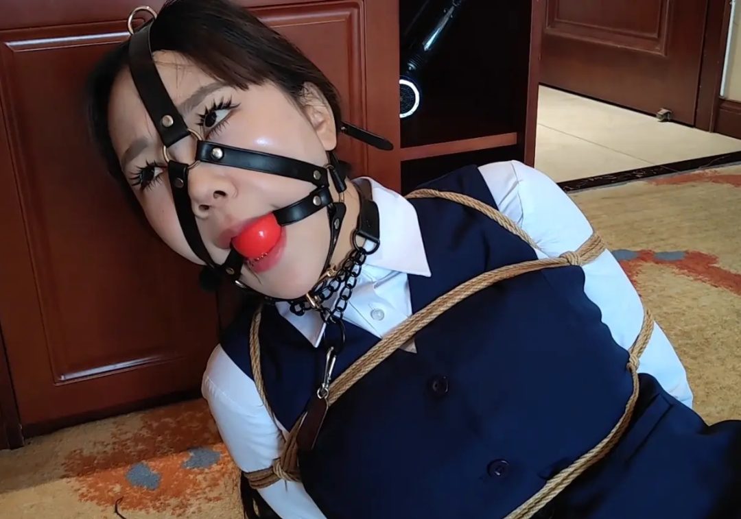 随心原创 女老板与秘书的游戏