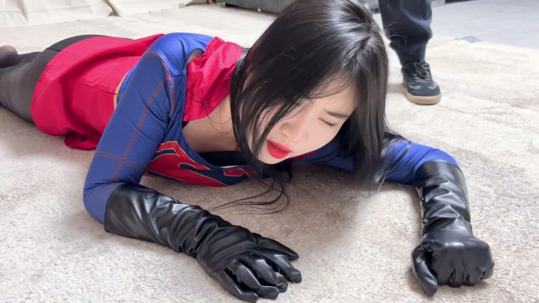 女英雄研究所 [李然 吴晗]女超人惨败:女魔王的凌辱 正片 双女超人上集