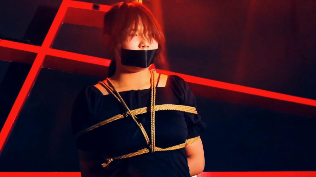 定拍转公映《塑料姐妹》第2集 美女被主人驯服后诱骗闺蜜过来K歌迷晕后绑到主人的地下牢房刑讯