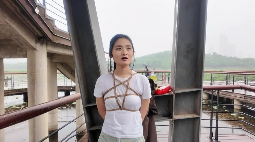 公园雨中 内心深处的心灵访谈