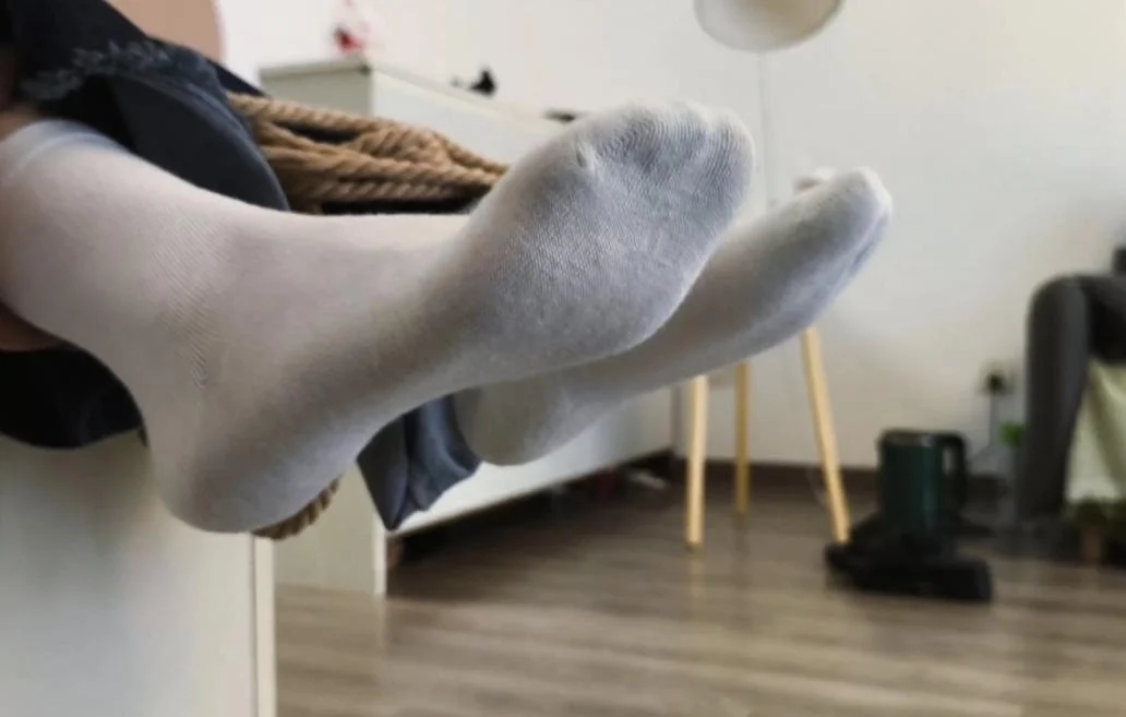 【禾一原创】（私人订制）《威胁小妹》紧缚 驷马口球流水 嘴吊袜子捡球等元素