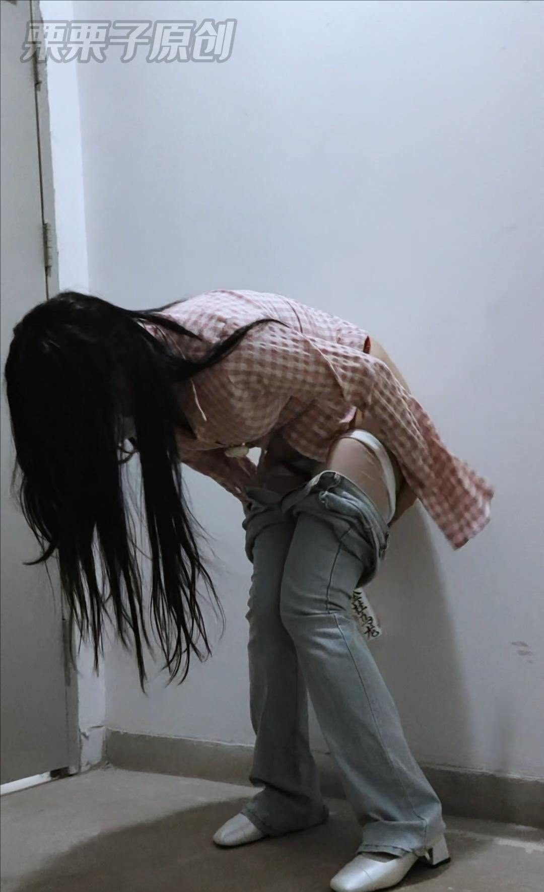 【栗栗子原创】《自缚的邻家妻子 01》 户外、失禁、失禁到瓶子里 【栗栗子原创】《自缚的邻家妻子 01》 户外、失禁、失禁到瓶子里