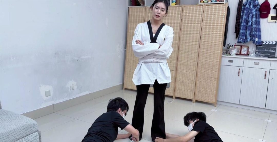 【跆拳道.铁脚的考验】【上 】雯雯 木棍抽打 挠脚tk 皮鞭