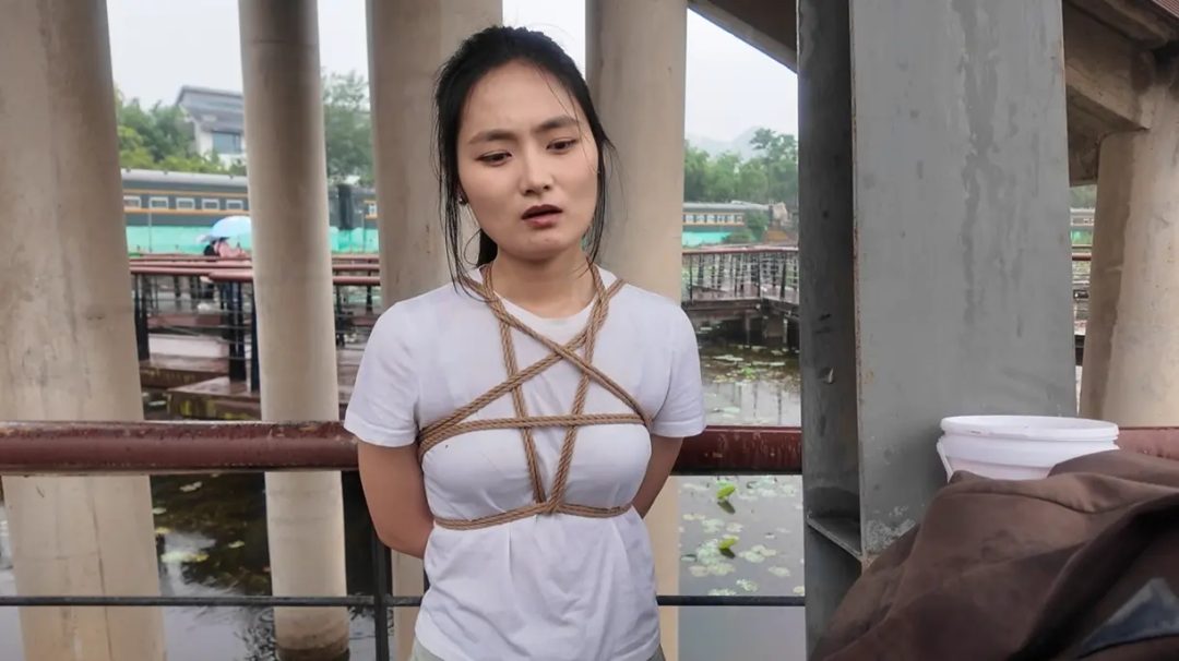 公园雨中 内心深处的心灵访谈