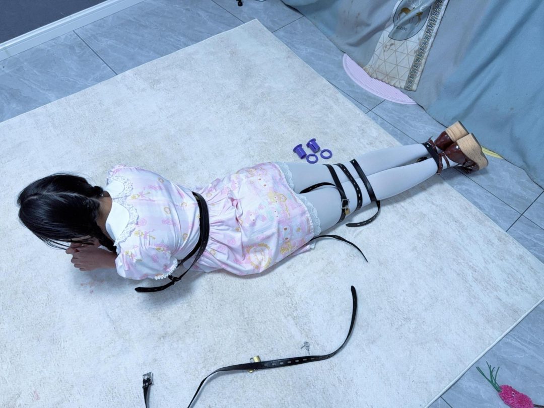 【咕咕】lo娘の逃生挑战！萝莉限时逃脱游戏！90秒未解开追加束缚，失败放弃则接受体罚，否则永不解开