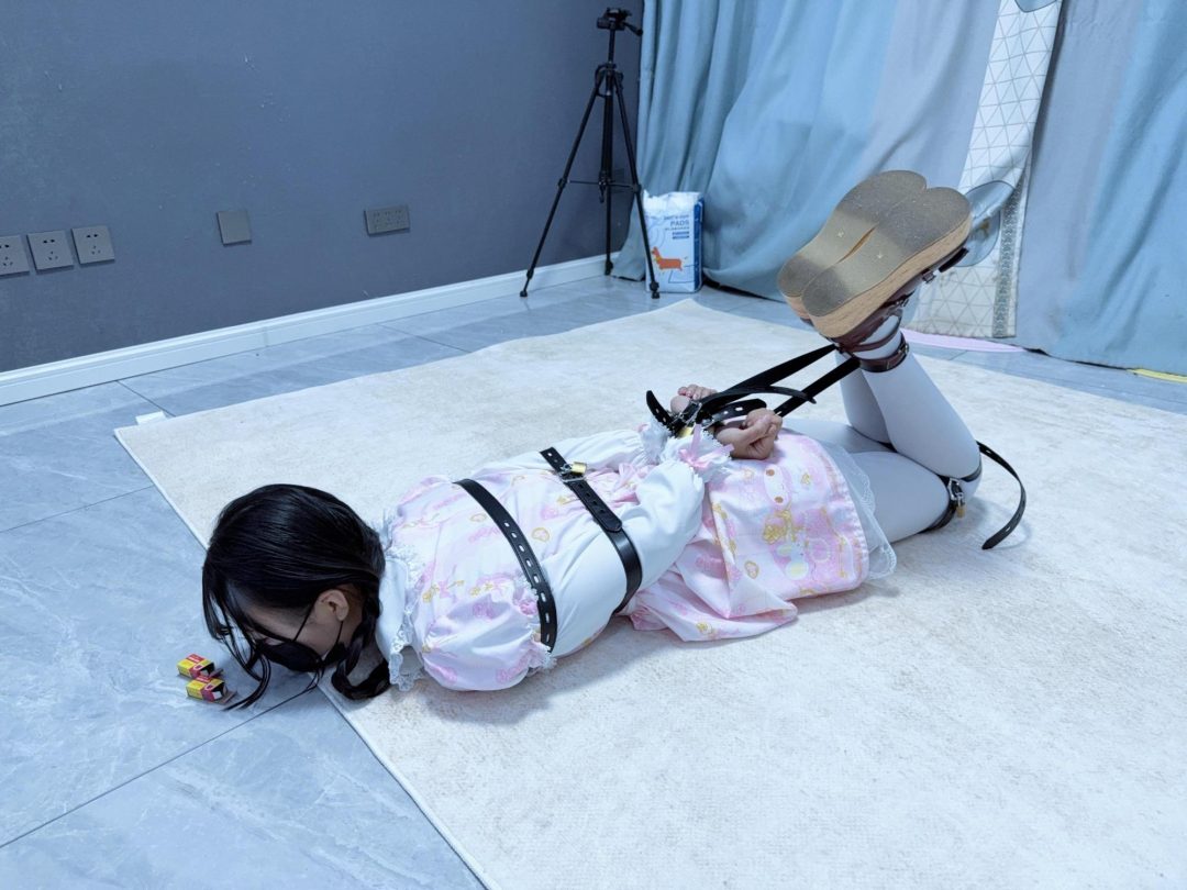 【咕咕】lo娘の逃生挑战！萝莉限时逃脱游戏！90秒未解开追加束缚，失败放弃则接受体罚，否则永不解开