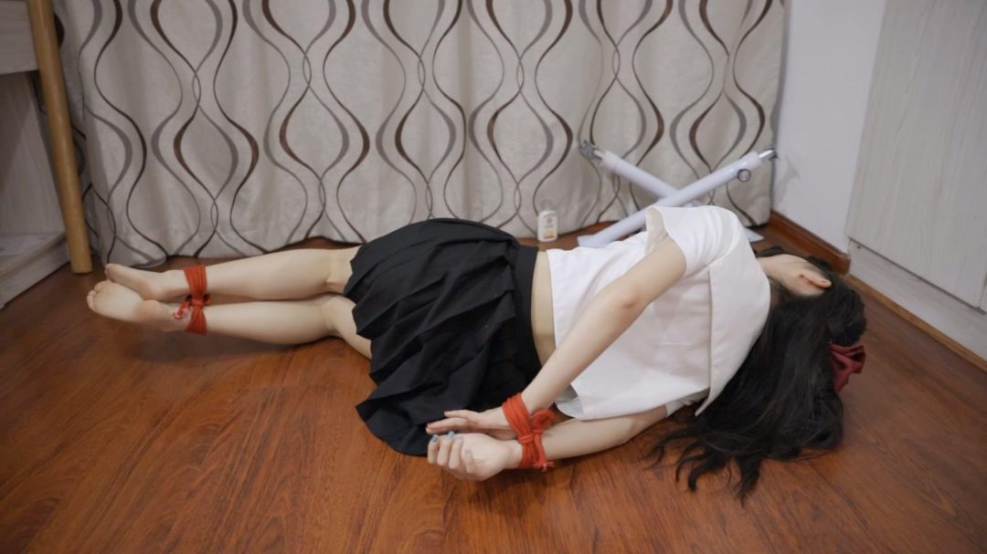 【cc777】舞蹈生小慧现役18岁女大JK裸足白袜红绳紧缚挣脱限时挑战