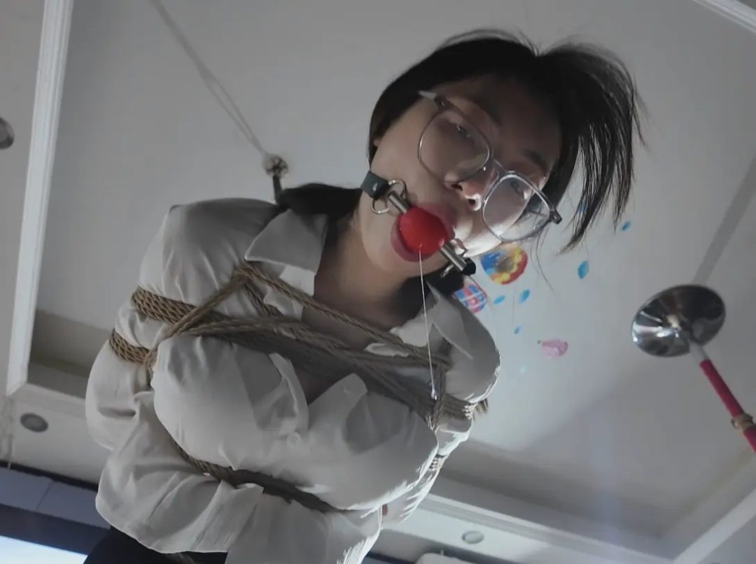 《办公室的秘书》卢曼莹