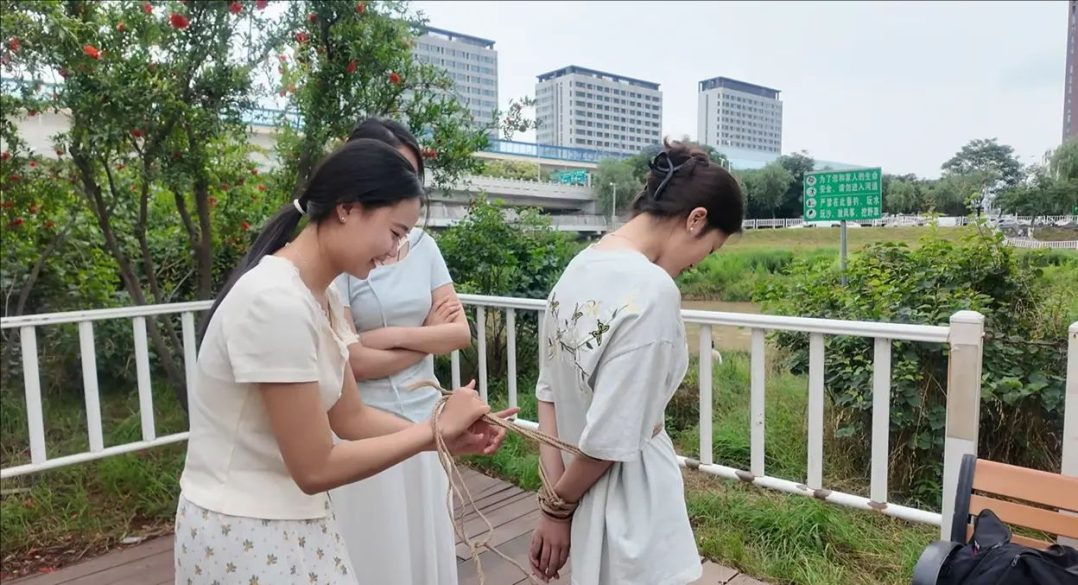 三支校花 捆绑体验 逃脱倒计时