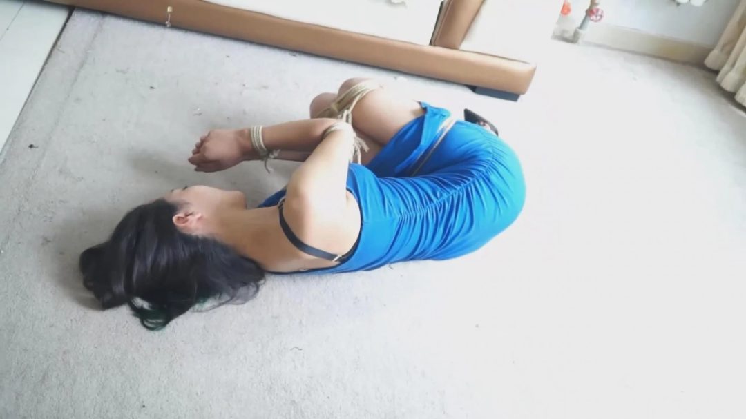 绳屋藏娇 定拍作品：董倩蓝裙