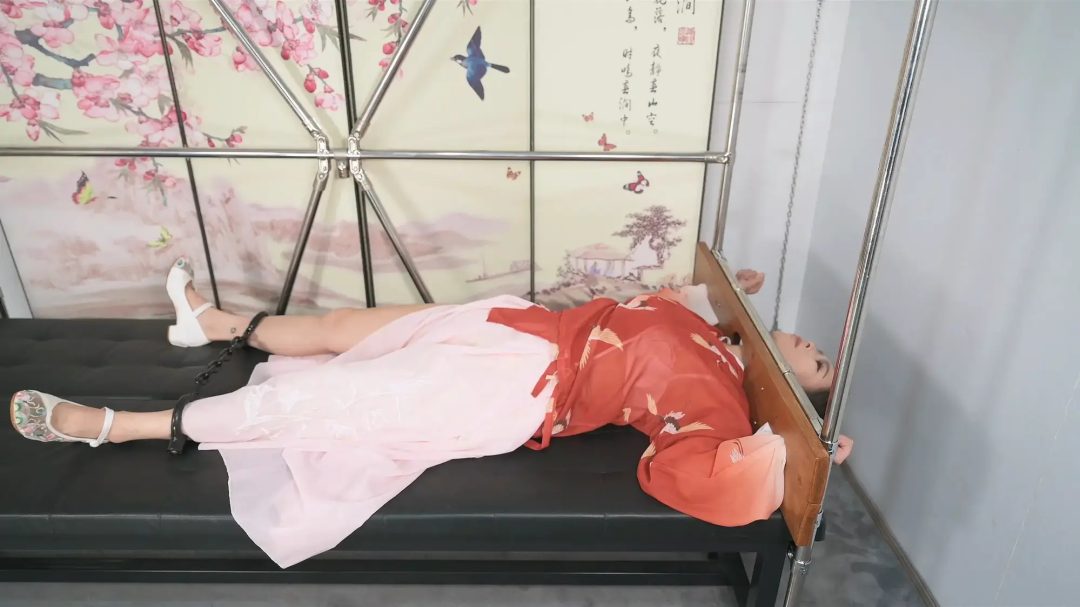 雪碧古装铁床木枷固定--裸足古装鞋、TK、放置、脚镣