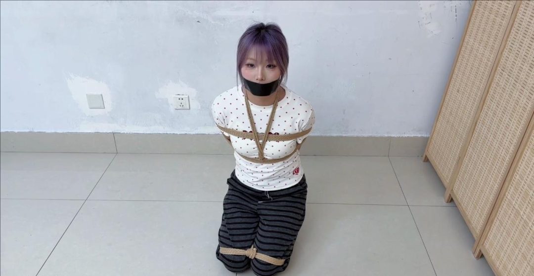 【紫色心情】思琪 粉色口球 驷马tk 闻臭袜臭鞋 胶带封嘴 原味堵嘴