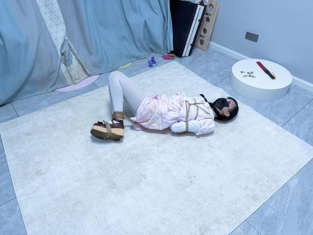 【咕咕】lo娘のDID逃生挑战2-驷马移动测试篇（3种姿势卖力挣扎移动、闻鞋气味惩罚、采访感受）