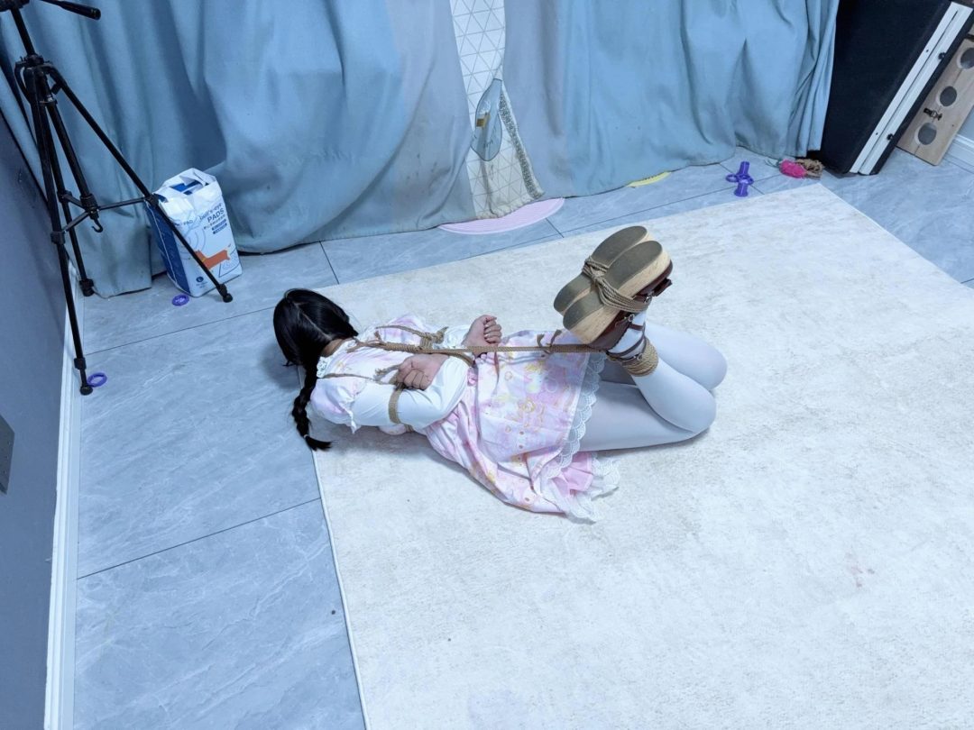 【咕咕】lo娘のDID逃生挑战2-驷马移动测试篇（3种姿势卖力挣扎移动、闻鞋气味惩罚、采访感受）