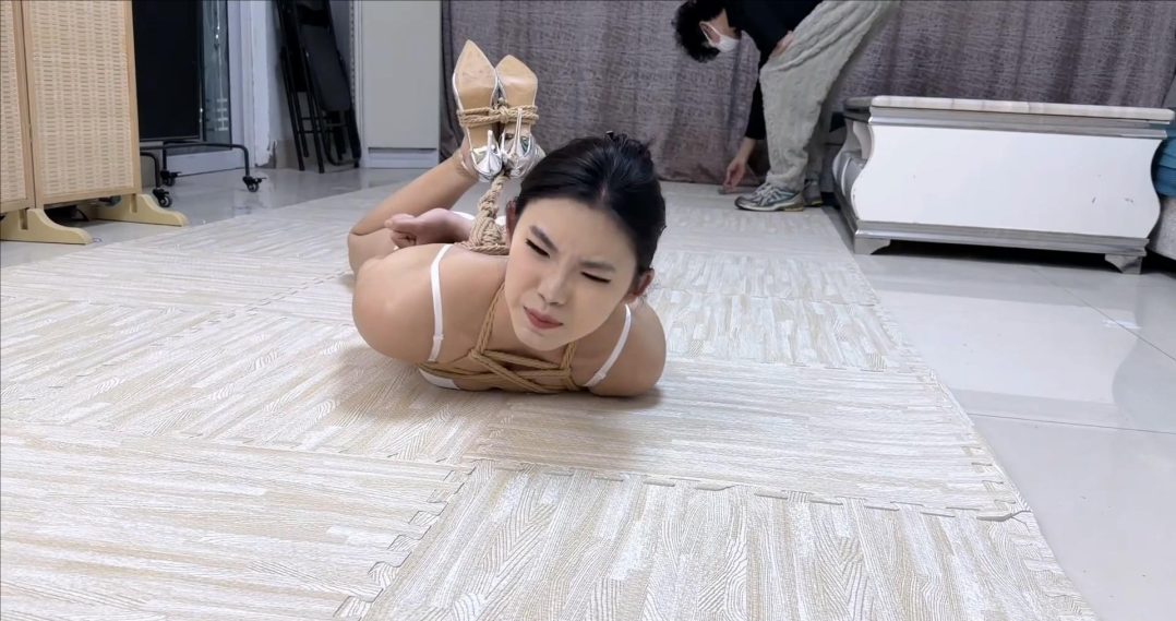 梦川工作室 [雯雯] 为追回被骗的投资款，一边跳舞一边爬行奋力挣扎的雯雯 [第二系列] (下编)