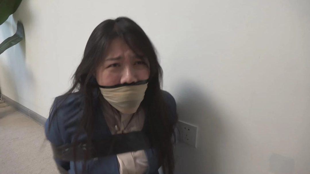 逍遥精拍作品《事务所袭击事件上集》，漂亮的OL们被蒙眼堵嘴捆做粽子